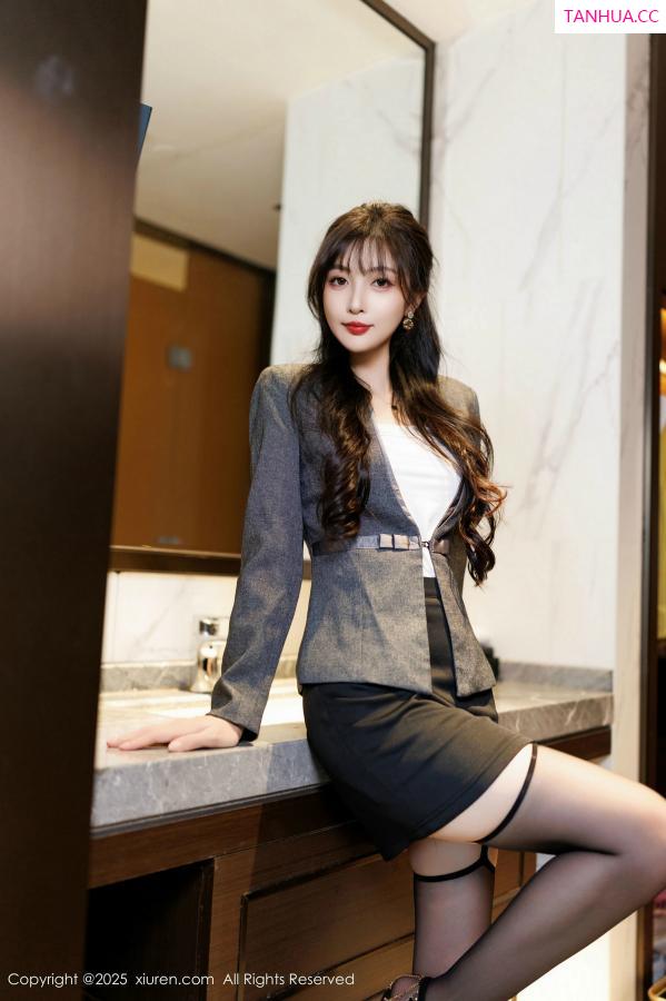 [XiuRen]高清写真图 2025.03.03 No.9957 樱桃小阑子 黑丝美腿